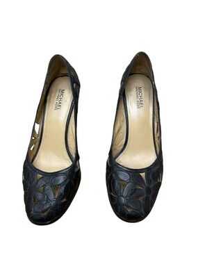 Michael Kors Black Leather Floral Cutout Heels Pumps Womens 9.5 Kitten Heel
